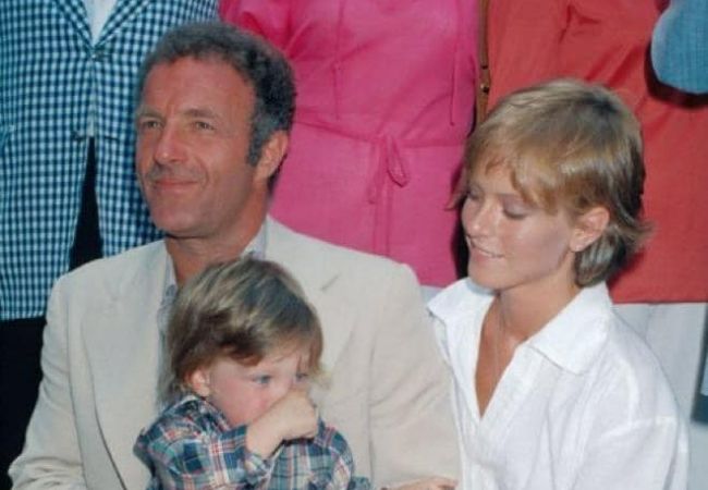 Sheila Marie Ryan with her ex-husband, James Caan, and their son, Scott Caan.